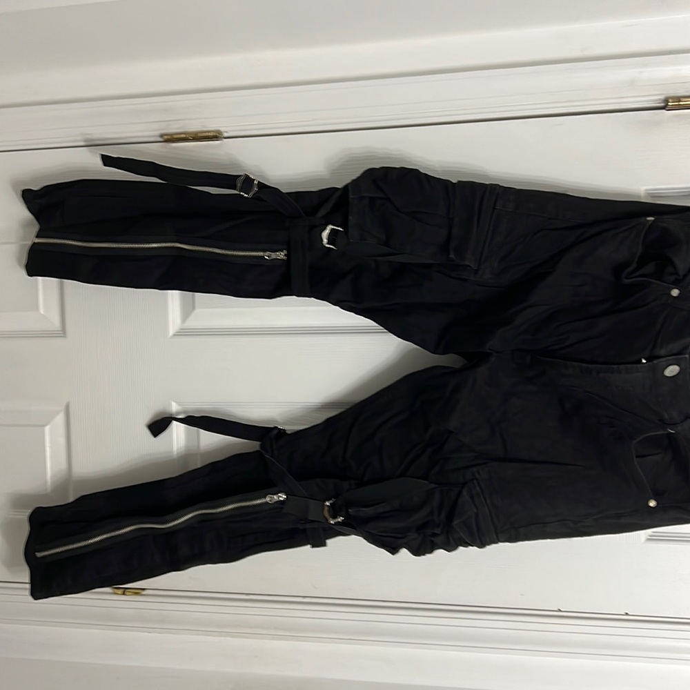 Skinny jeans with straps